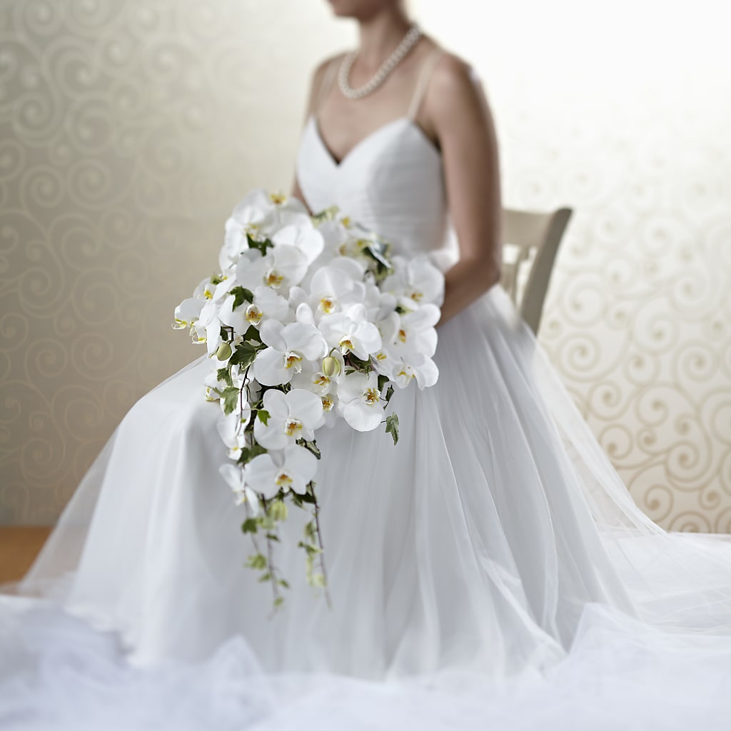 Classic White Bouquet – GOOSEBERRIES FLOWER SHOP BY BERKOT'S, Twin Lakes WI