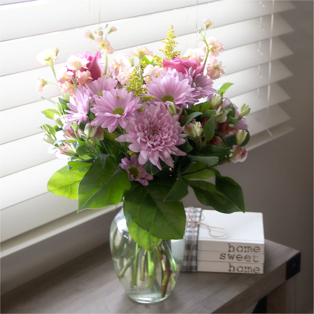Pastel Tradition - A Florist Original – GOOSEBERRIES FLOWER SHOP BY BERKOT'S, Twin Lakes WI